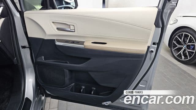 Toyota Sienna 2022 — ფოტო 22/34
