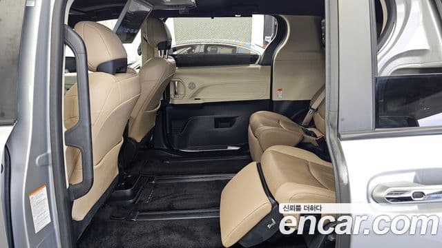 Toyota Sienna 2022 — ფოტო 16/34