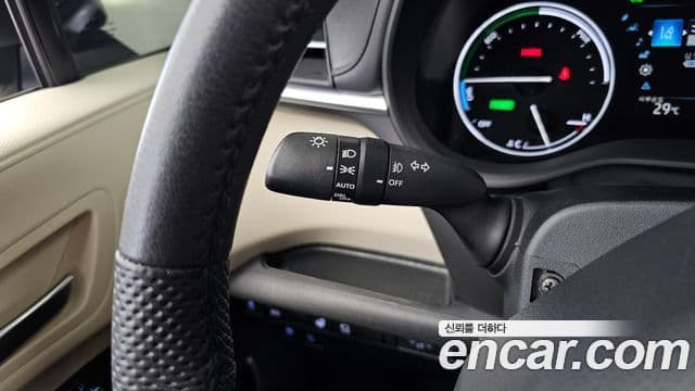 Toyota Sienna 2022 — ფოტო 8/34