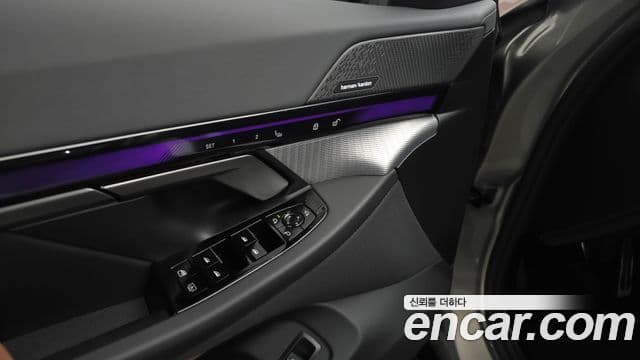 BMW 5 Series 2025 — Photo 15/32