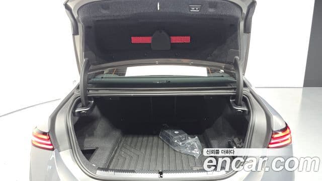 BMW 5 Series 2025 — Photo 27/32