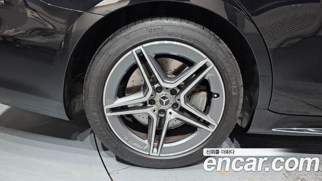 Mercedes-Benz S-Class 2022 — Photo 27/38