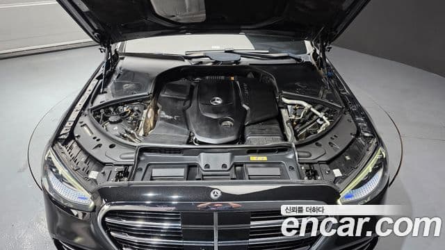 Mercedes-Benz S-Class 2022 — Photo 11/38