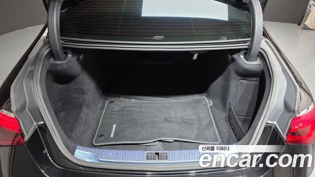 Mercedes-Benz S-Class 2022 — Photo 3/38