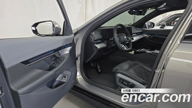 BMW 5 Series 2025 — Photo 10/20