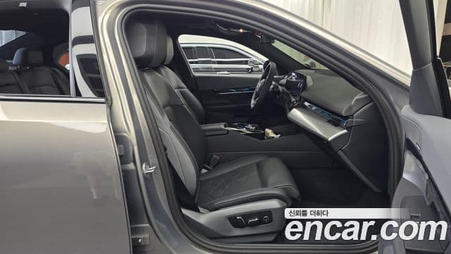 BMW 5 Series 2025 — Photo 15/20