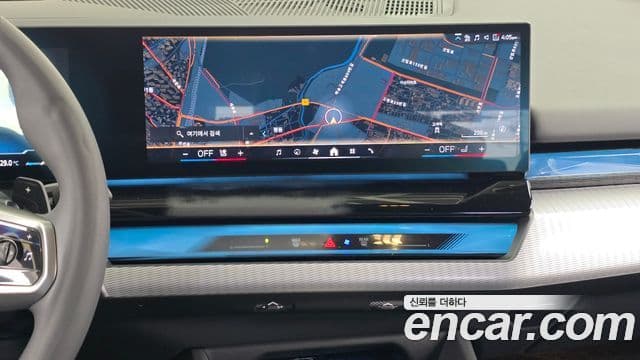 BMW 5 Series 2025 — Photo 12/20