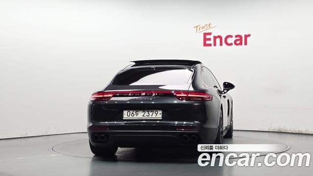 Porsche Panamera 2018 — ფოტო 26/35