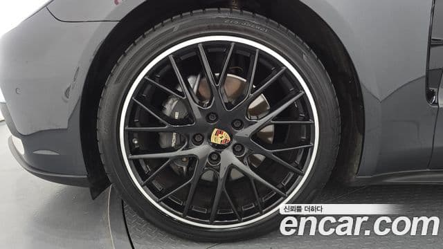 Porsche Panamera 2018 — ფოტო 13/35