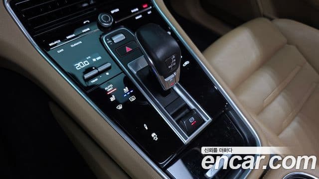 Porsche Panamera 2018 — ფოტო 3/35