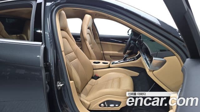 Porsche Panamera 2018 — ფოტო 20/35