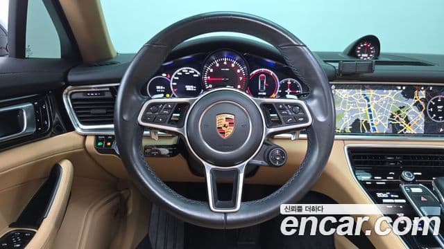 Porsche Panamera 2018 — ფოტო 29/35