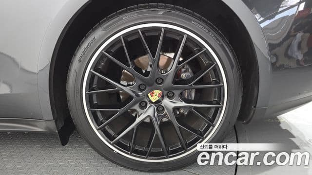 Porsche Panamera 2018 — ფოტო 33/35