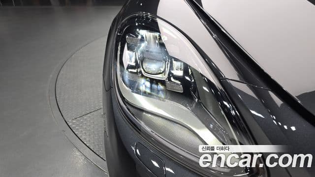 Porsche Panamera 2018 — ფოტო 32/35