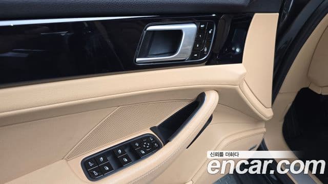 Porsche Panamera 2018 — ფოტო 12/35
