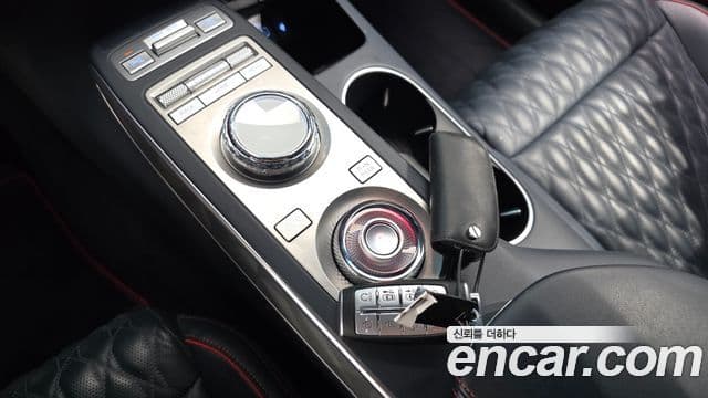 Genesis GV70 2021 — Photo 17/20