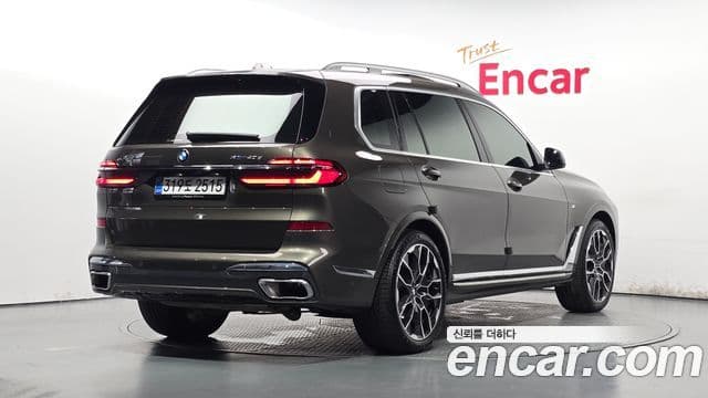 BMW X7 2026 — Photo 21/36
