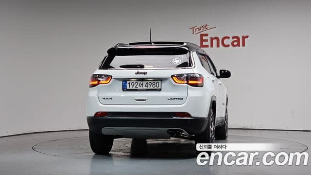 Jeep Compass 2022 — ფოტო 16/34