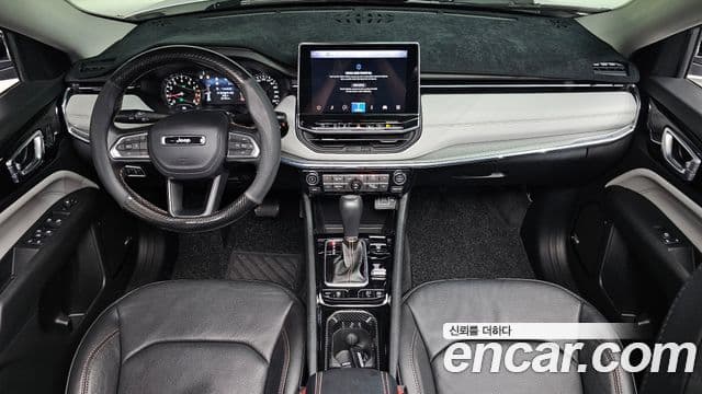 Jeep Compass 2022 — ფოტო 17/34
