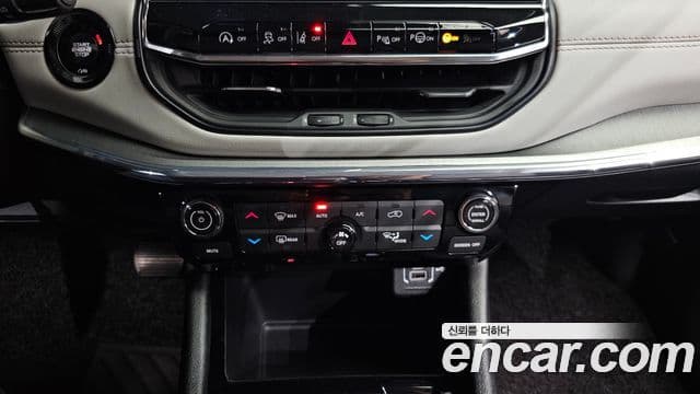 Jeep Compass 2022 — ფოტო 21/34