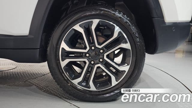 Jeep Compass 2022 — ფოტო 15/34