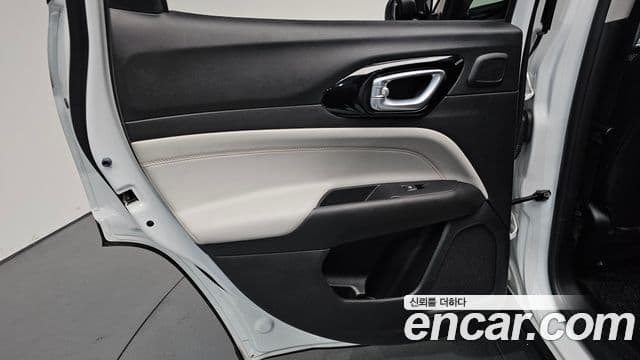 Jeep Compass 2022 — ფოტო 22/34
