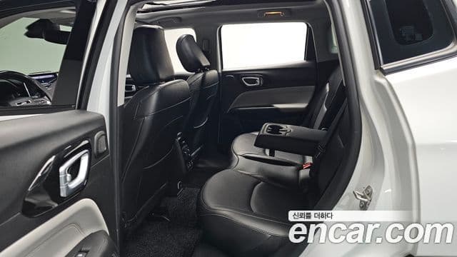 Jeep Compass 2022 — ფოტო 31/34