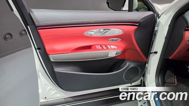 Genesis GV70 2024 — Photo 19/30