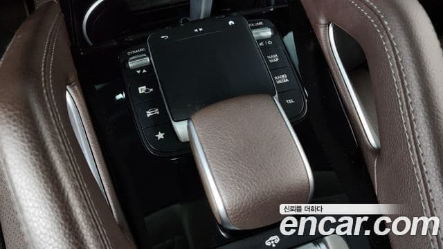 Mercedes-Benz GLE-Class 2021 — ფოტო 8/36