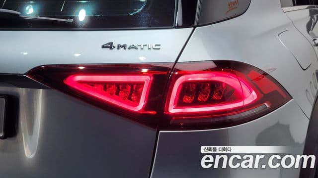 Mercedes-Benz GLE-Class 2021 — ფოტო 18/36