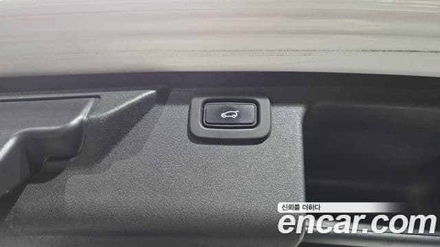 Land Rover Discovery Sport 2020 — Photo 8/23