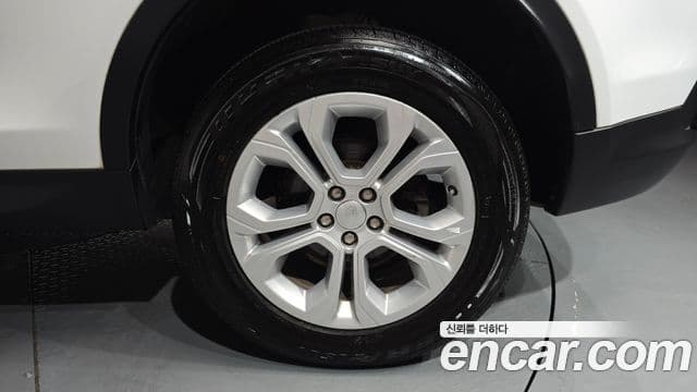 Land Rover Discovery Sport 2020 — Photo 18/23