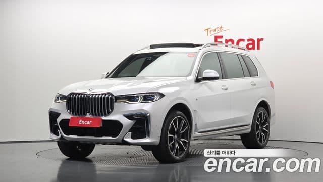BMW X7 2021 — Photo 26/33