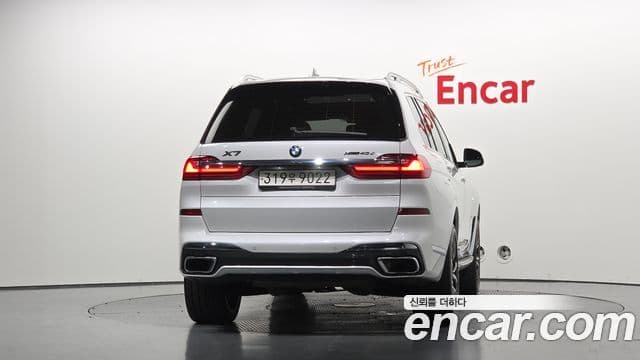BMW X7 2021 — Photo 2/33