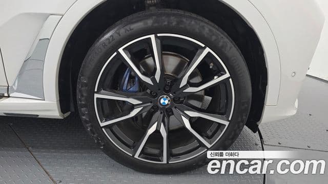 BMW X7 2021 — Photo 19/33