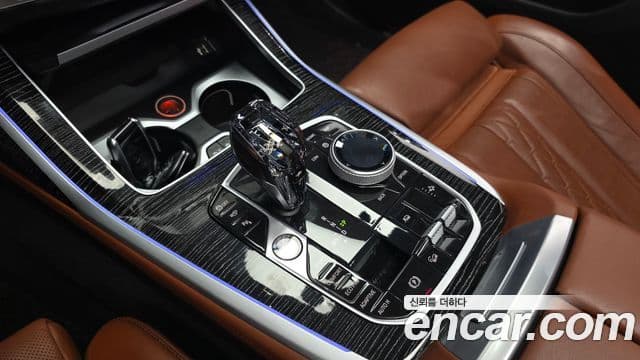 BMW X7 2021 — Photo 23/33