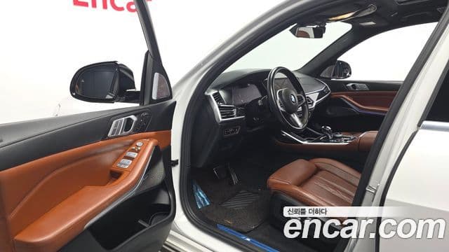 BMW X7 2021 — Photo 32/33