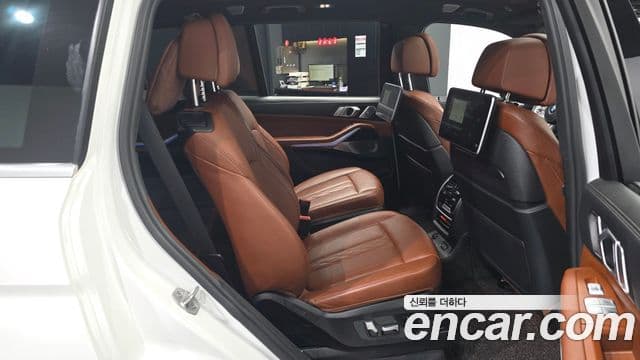 BMW X7 2021 — Photo 29/33