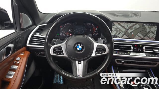 BMW X7 2021 — Photo 24/33