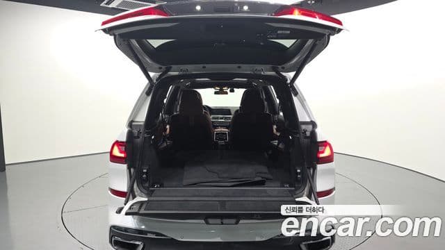 BMW X7 2021 — Photo 15/33