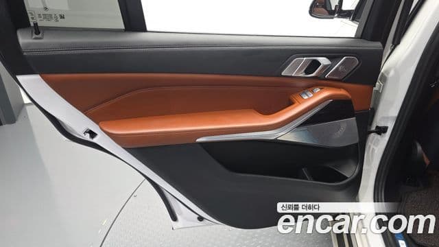 BMW X7 2021 — Photo 30/33