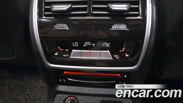 BMW X7 2021 — Photo 17/33