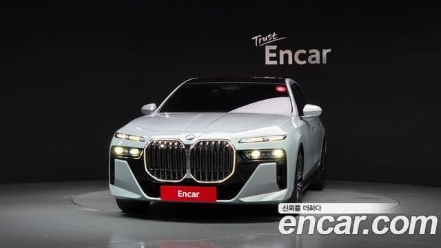 BMW 7 Series 2023 — ფოტო 6/20