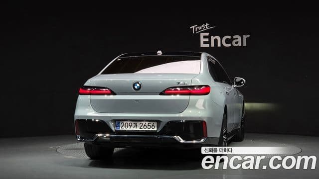BMW 7 Series 2023 — ფოტო 16/20