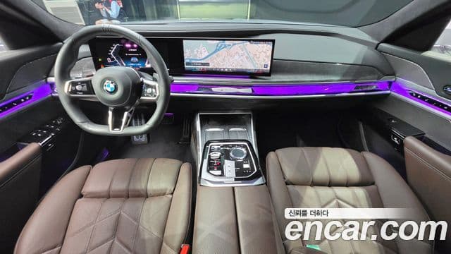 BMW 7 Series 2023 — ფოტო 8/20