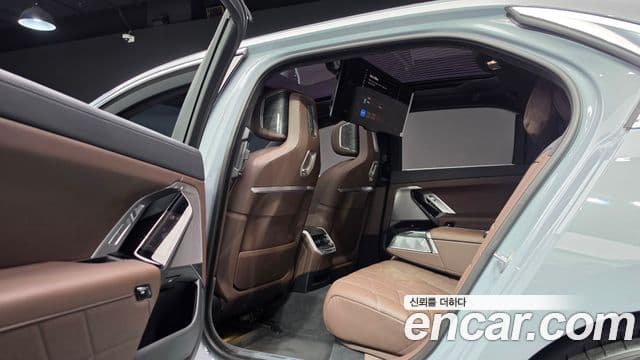 BMW 7 Series 2023 — ფოტო 17/20