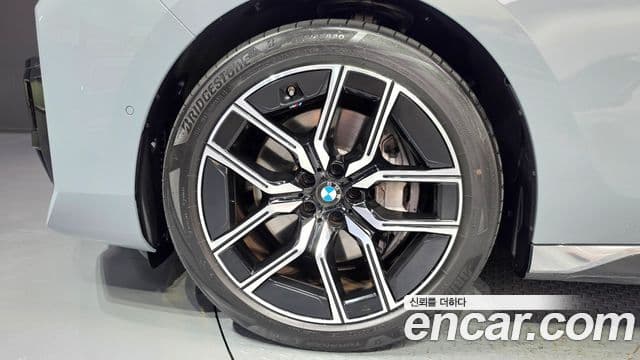 BMW 7 Series 2023 — ფოტო 13/20