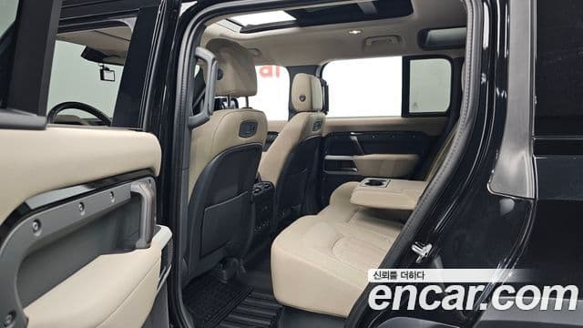 Land Rover Defender 2020 — ფოტო 14/33