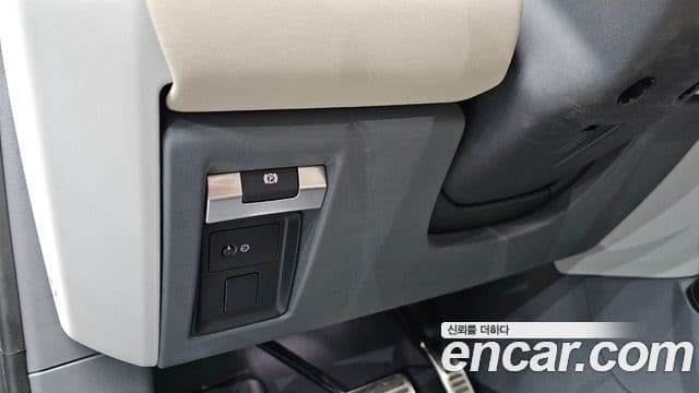Land Rover Defender 2020 — ფოტო 31/33