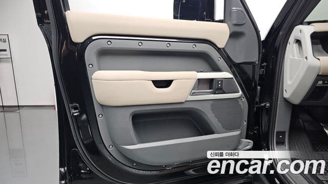 Land Rover Defender 2020 — ფოტო 12/33